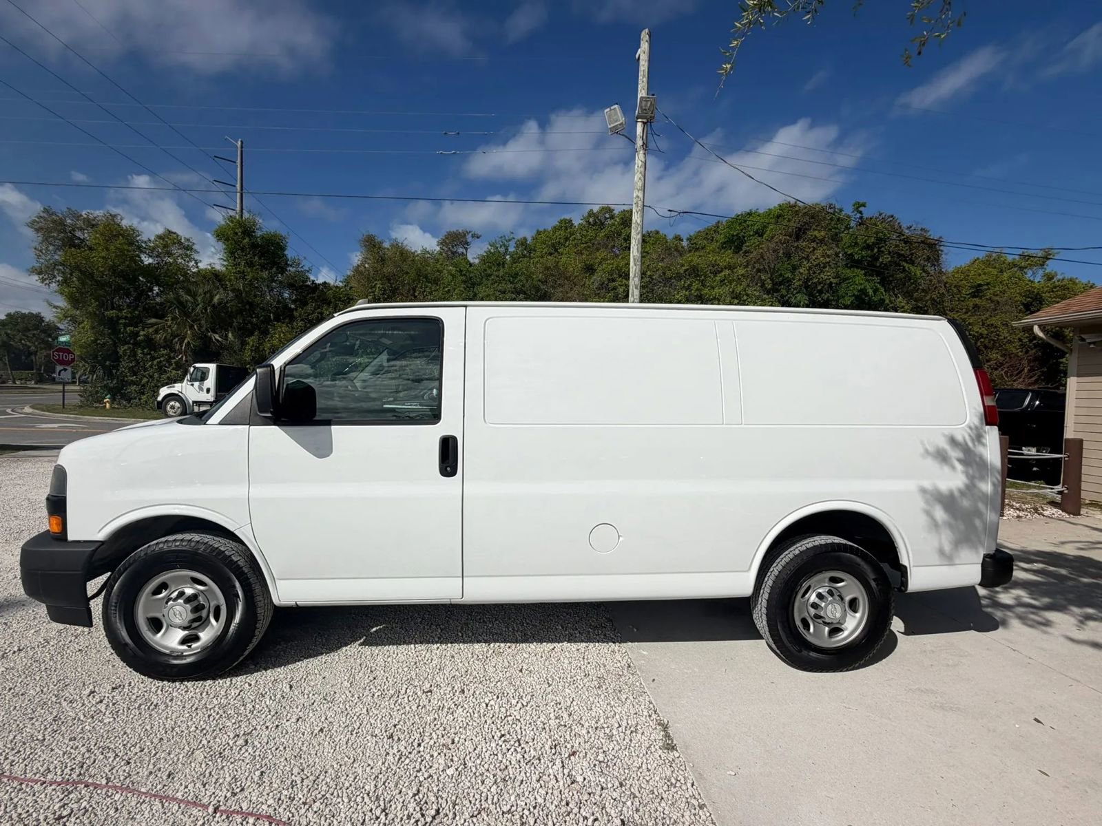 Used 2018 Chevrolet Express 2500 image 4