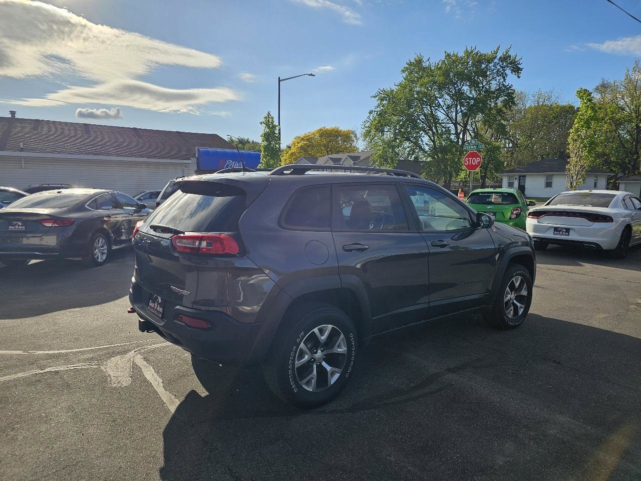 Used 2018 Jeep Cherokee Trailhawk AWD/4WD image 12