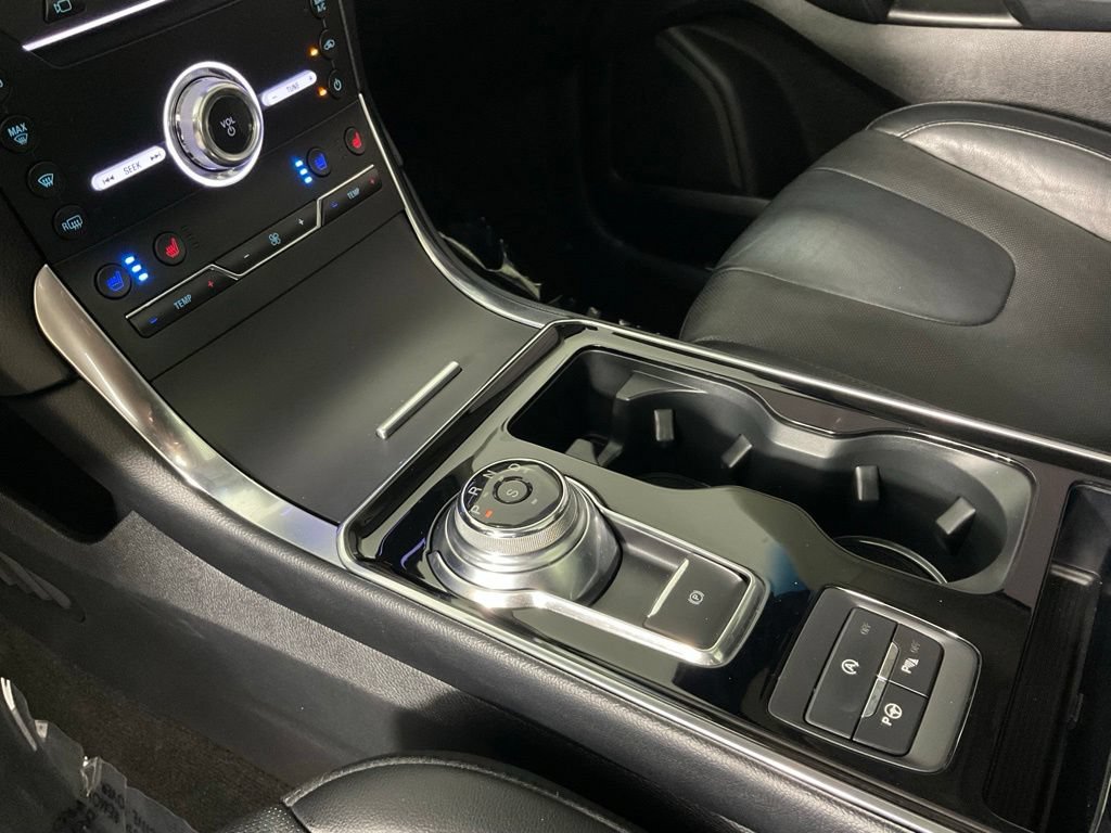 Used 2019 Ford Edge Titanium w/ Equipment Group 301A FWD image 19