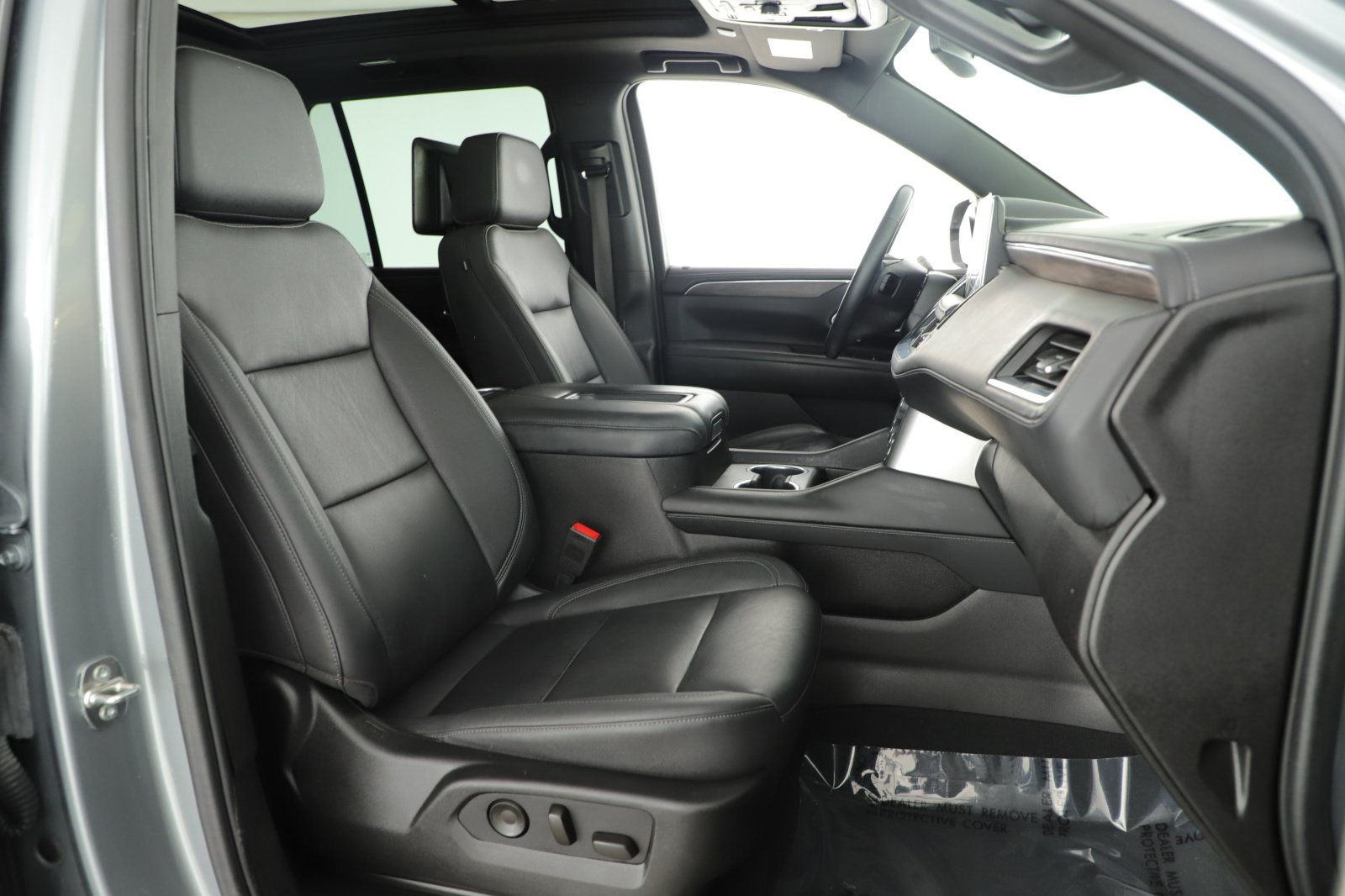 Used 2023 Chevrolet Tahoe Z71 w/ Luxury Package AWD/4WD image 19
