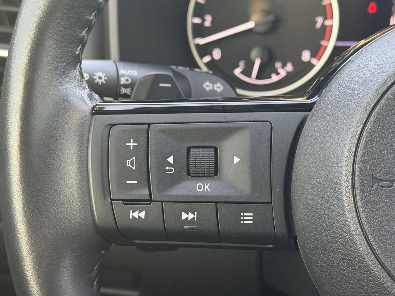 Certified 2023 Nissan Rogue SL w/ SL Premium Package FWD image 18