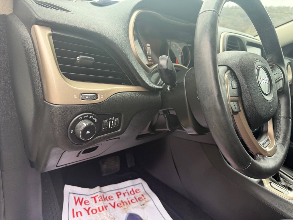 Used 2016 Jeep Cherokee Limited image 27