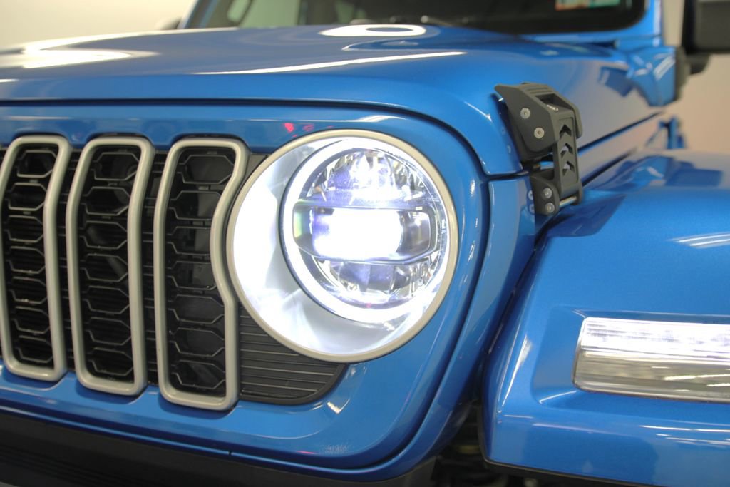 Used 2024 Jeep Wrangler Unlimited Sahara w/ Technology Group image 11