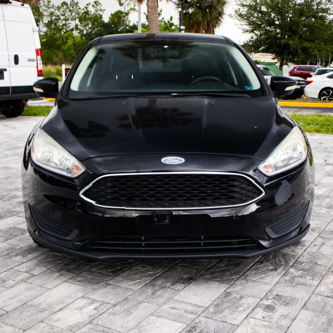 Used 2017 Ford Focus SE FWD image 2