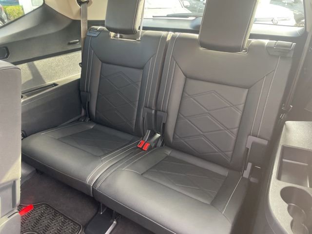 Certified 2025 Volkswagen Atlas SE image 9