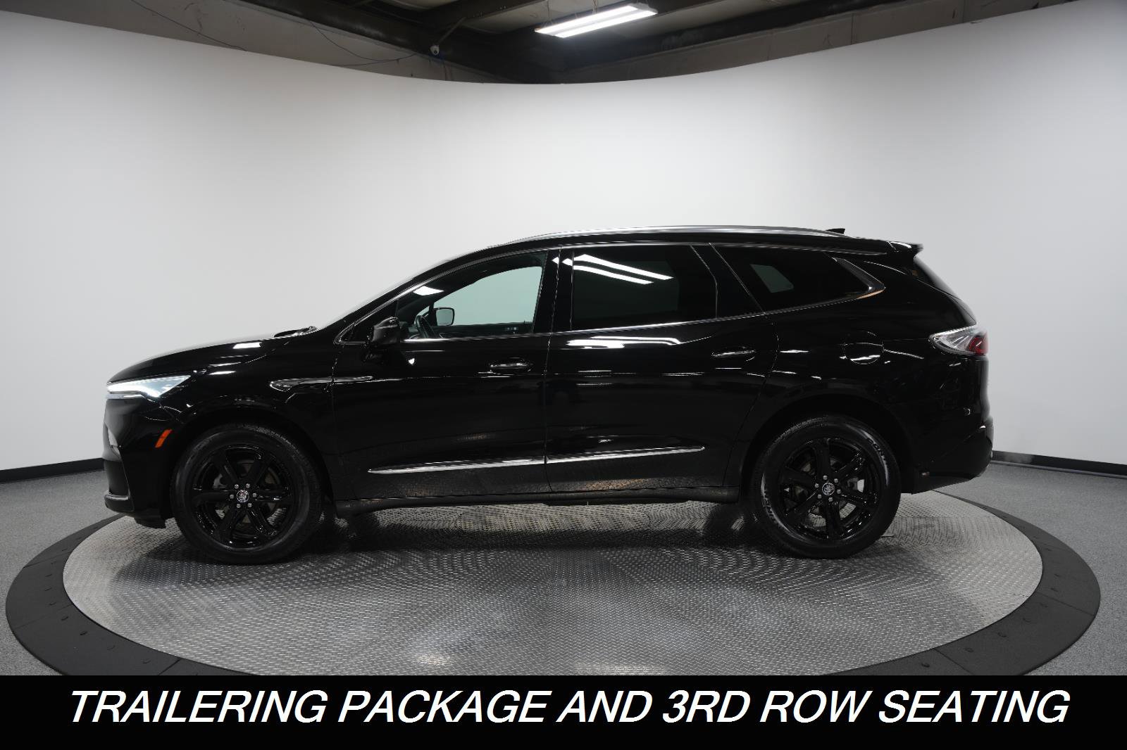 Used 2024 Buick Enclave Essence w/ Experience Buick Package image 5