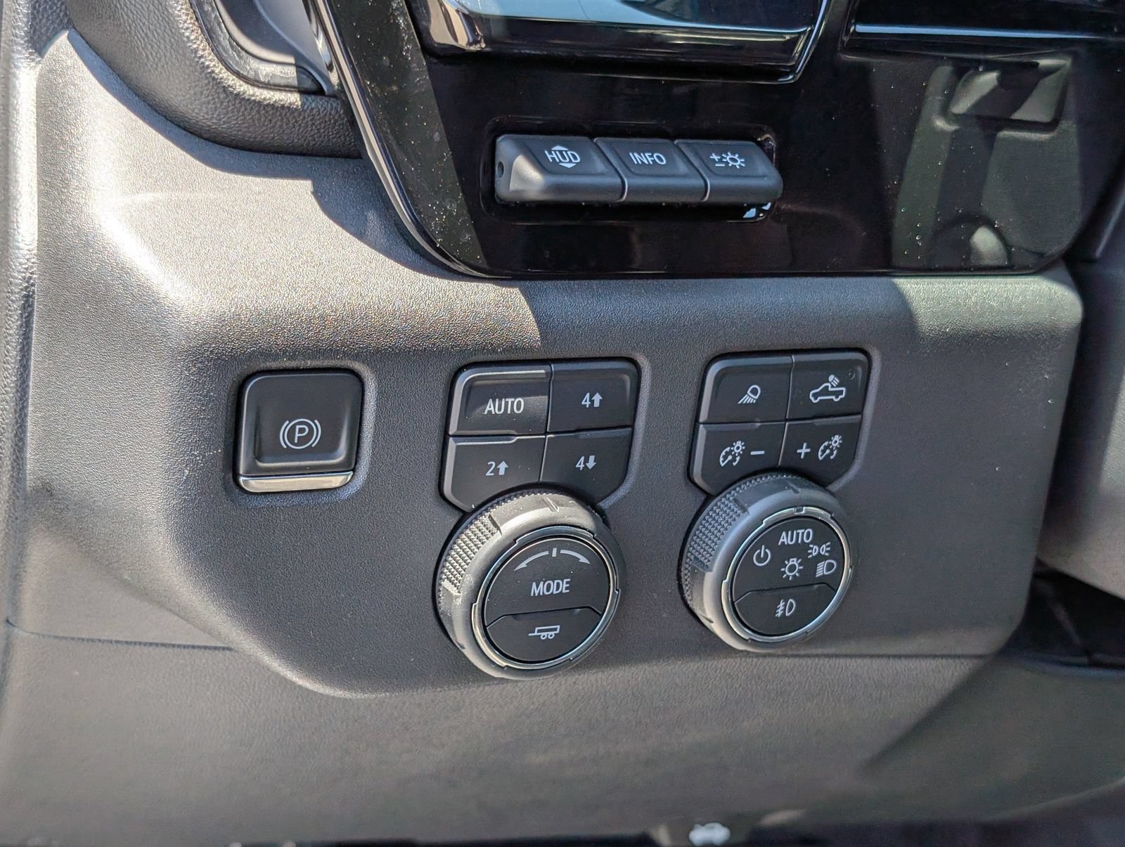 Used 2023 Chevrolet Silverado 1500 ZR2 w/ Technology Package AWD/4WD image 22