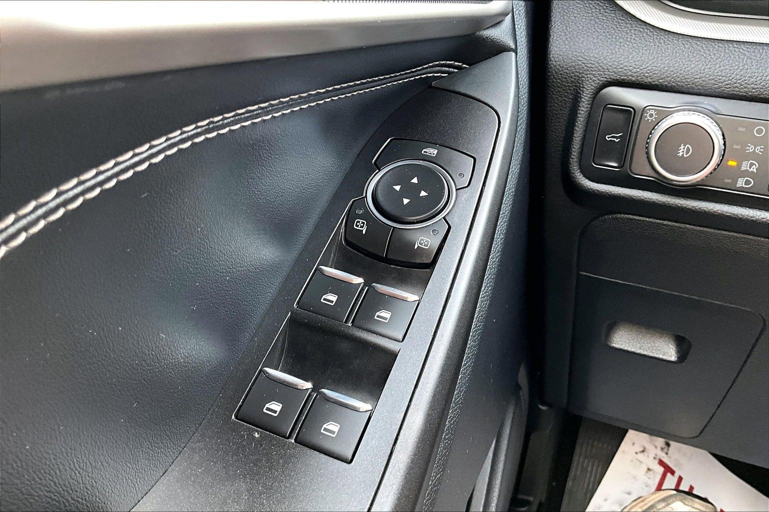 Used 2020 Ford Explorer XLT w/ Equipment Group 202A AWD/4WD image 35