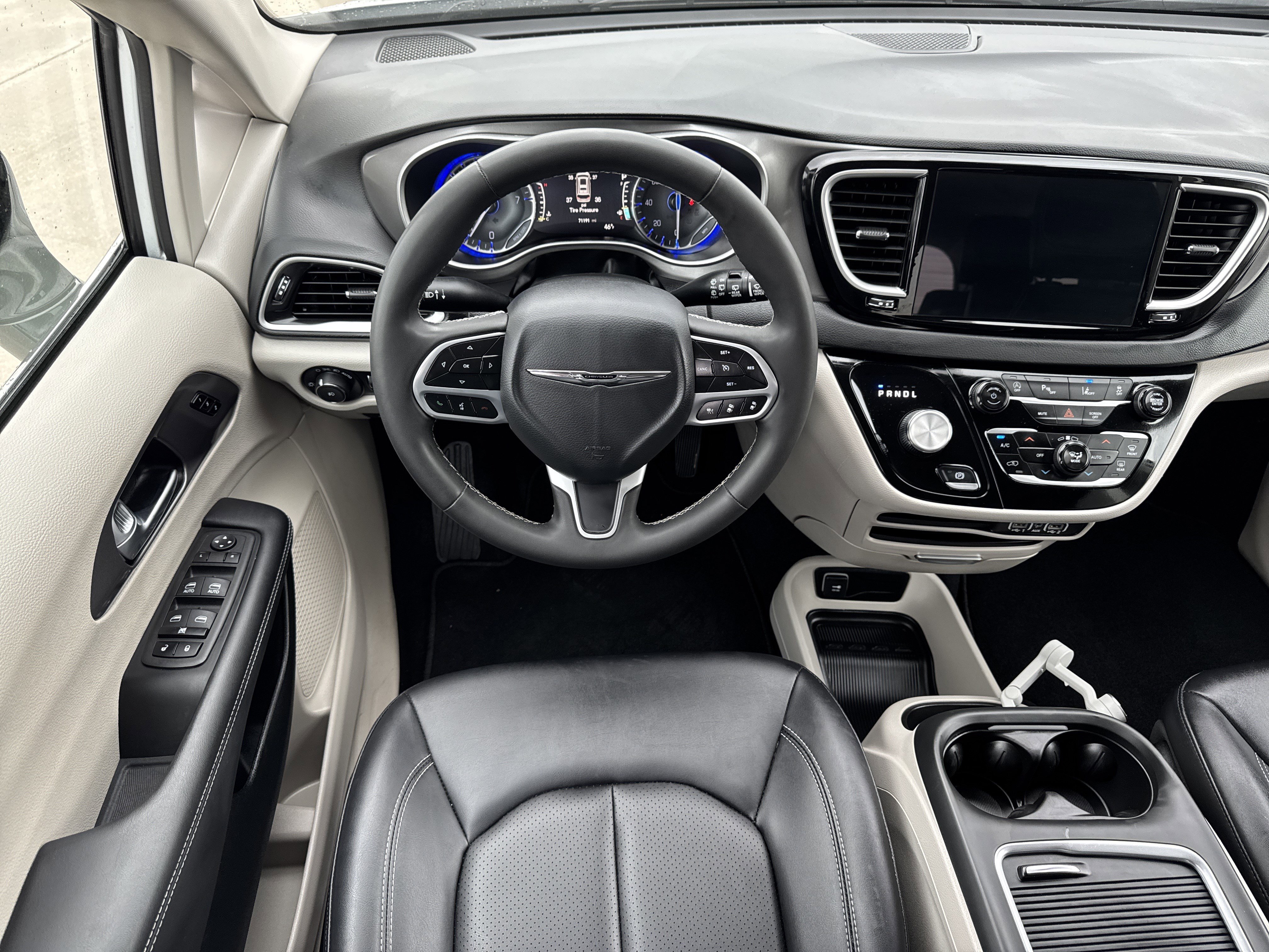 Used 2024 Chrysler Pacifica Touring-L image 14