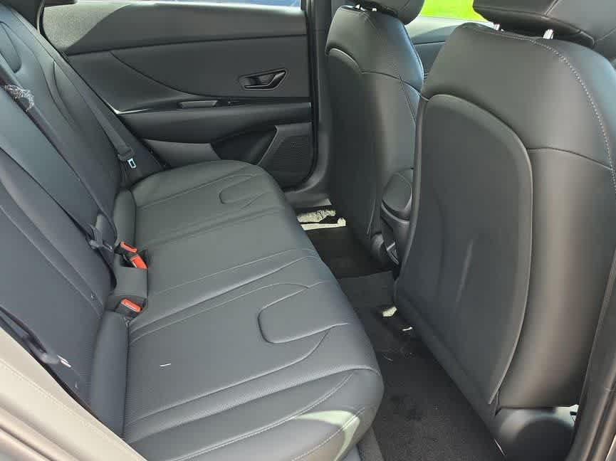 New 2026 Hyundai Elantra SEL Sport FWD image 21