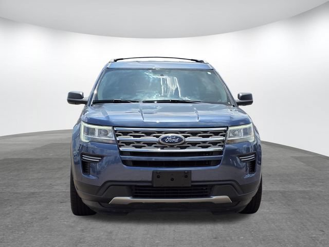 Used 2018 Ford Explorer XLT FWD image 2