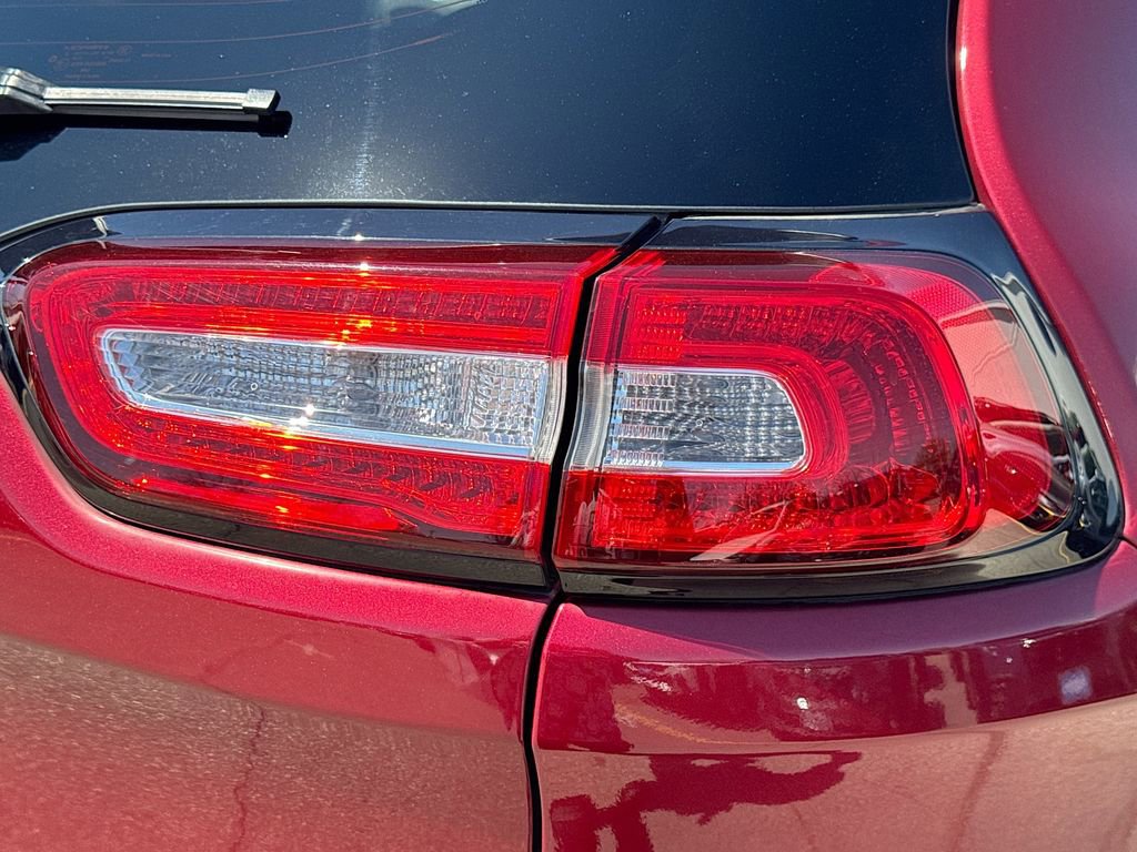 Used 2016 Jeep Cherokee Sport image 30