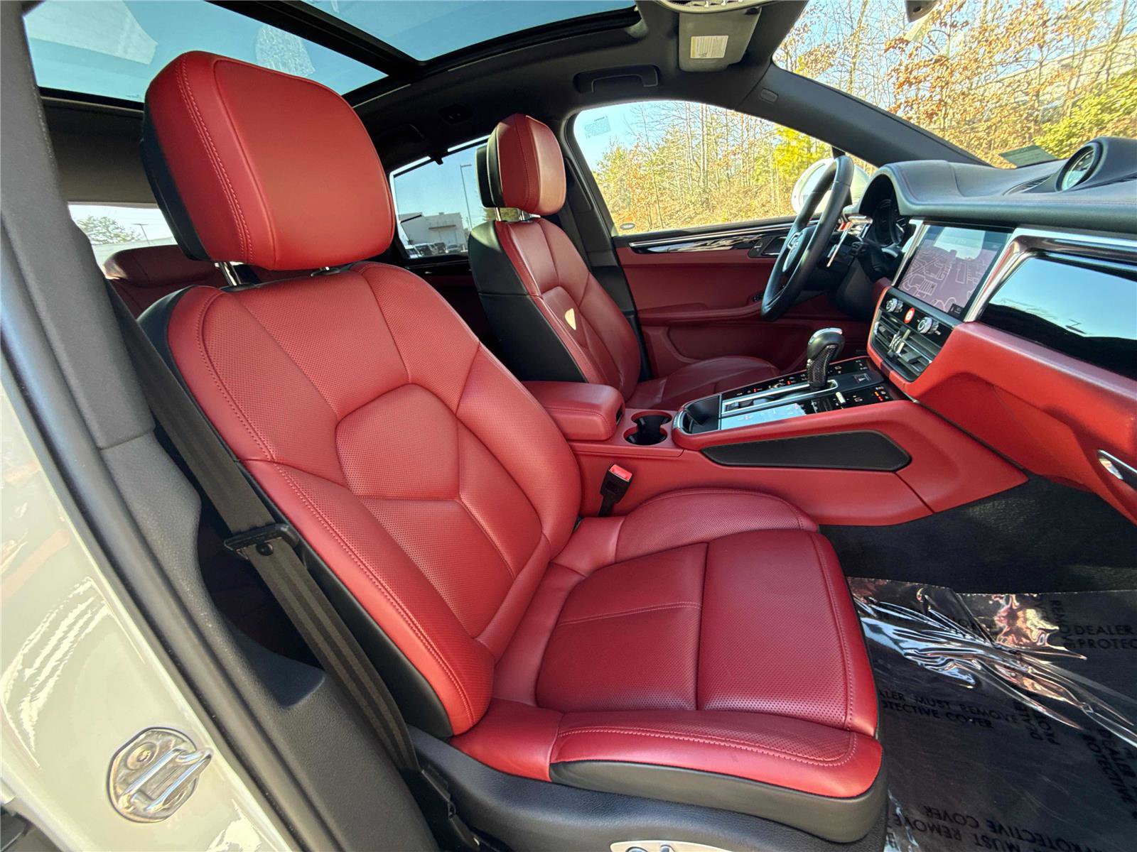 Used 2024 Porsche Macan w/ Premium Plus Package image 23