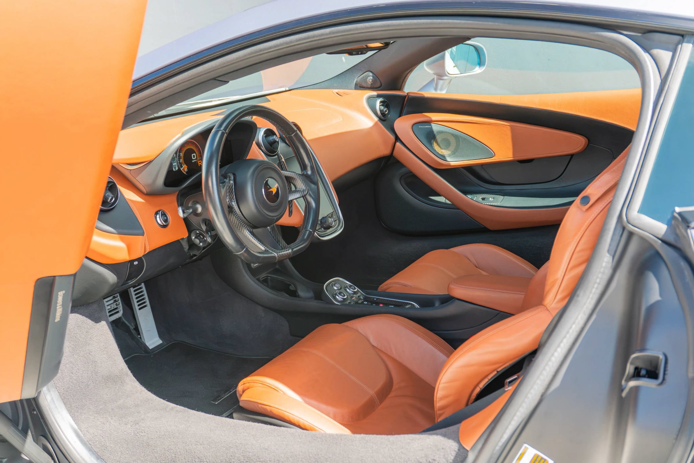 Used 2017 McLaren 570S Coupe RWD image 49
