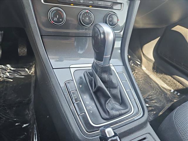 Used 2019 Volkswagen Golf SE FWD image 12