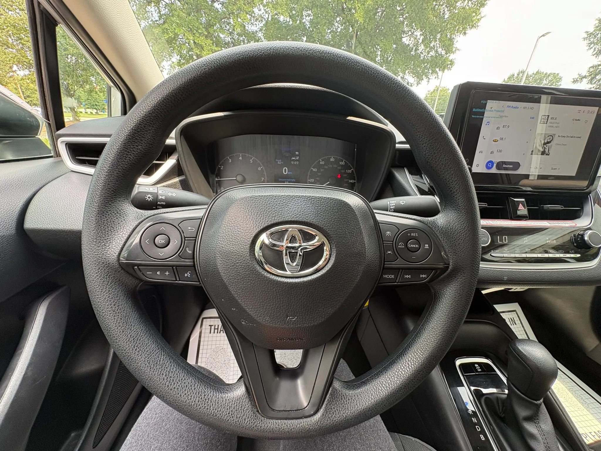 Used 2025 Toyota Corolla LE FWD image 30