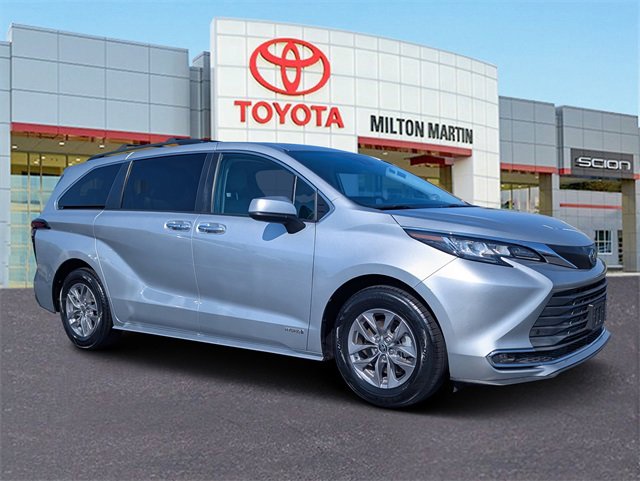Used 2021 Toyota Sienna XLE w/ XLE Plus Package