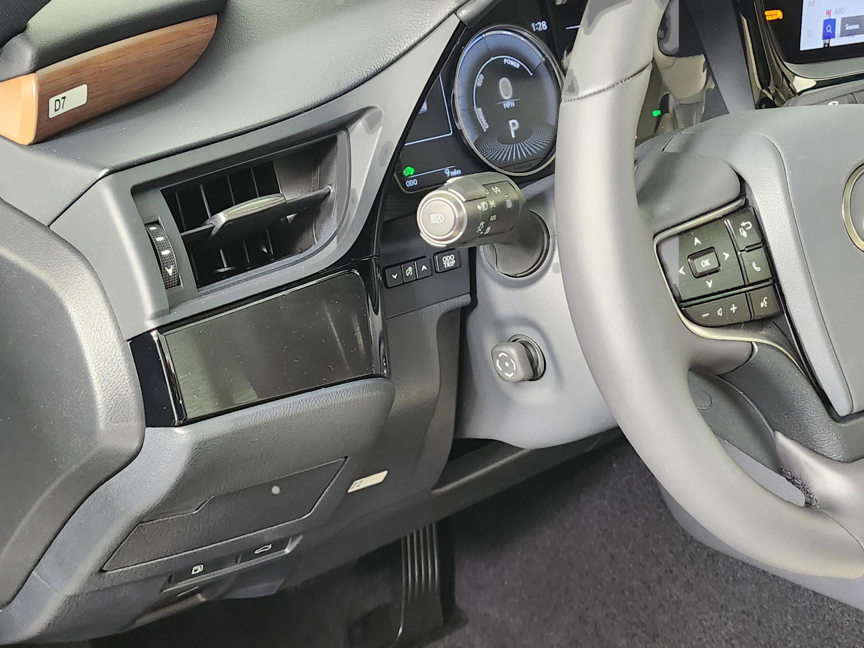 New 2025 Lexus ES 300h w/ Premium Package image 20