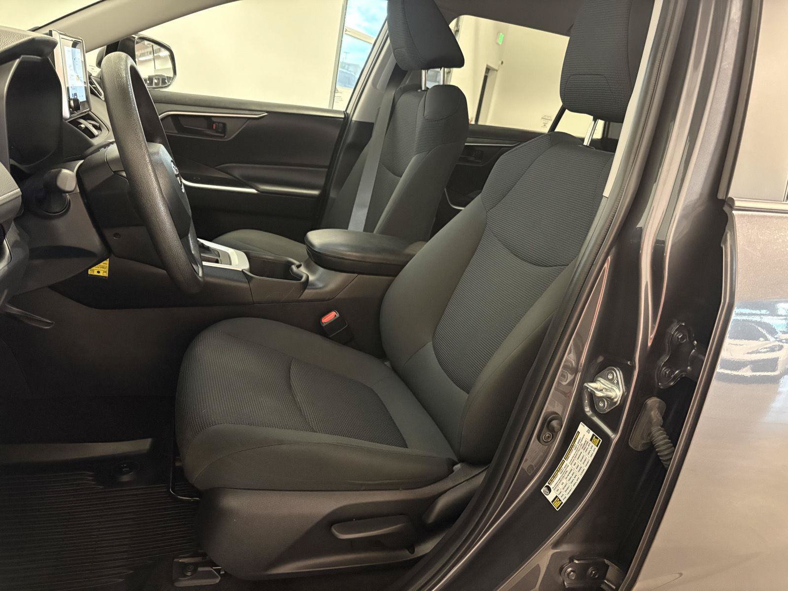 Used 2023 Toyota RAV4 LE AWD/4WD image 13