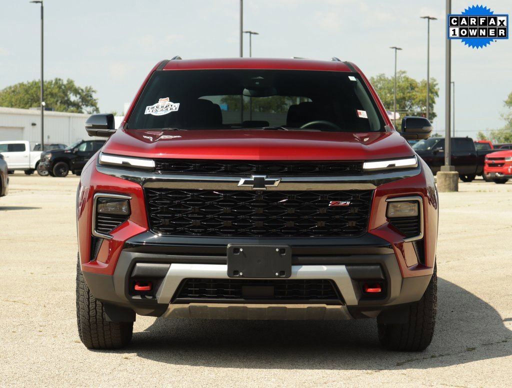 Used 2024 Chevrolet Traverse Z71 image 2