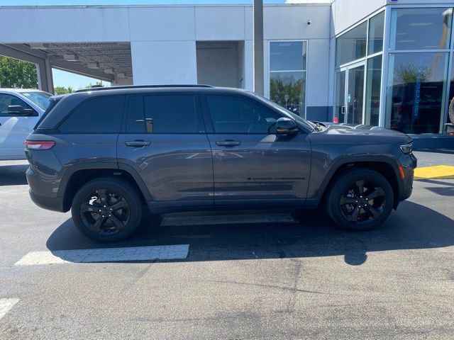 Used 2023 Jeep Grand Cherokee Altitude image 11