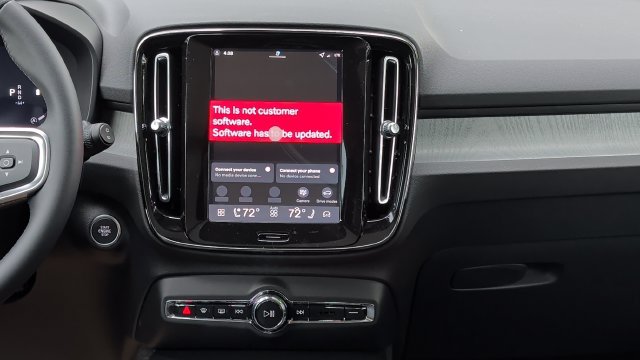 New 2026 Volvo XC40 B5 Plus w/ Protection Package Premier AWD/4WD image 16