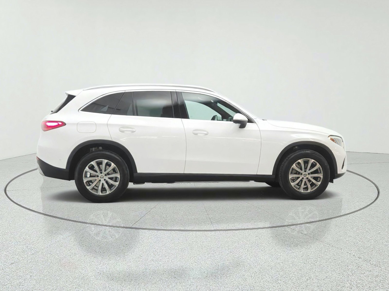 Certified 2024 Mercedes-Benz GLC 300 4MATIC image 4