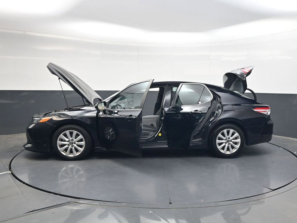 Used 2018 Toyota Camry LE w/ Moonroof Package FWD image 32