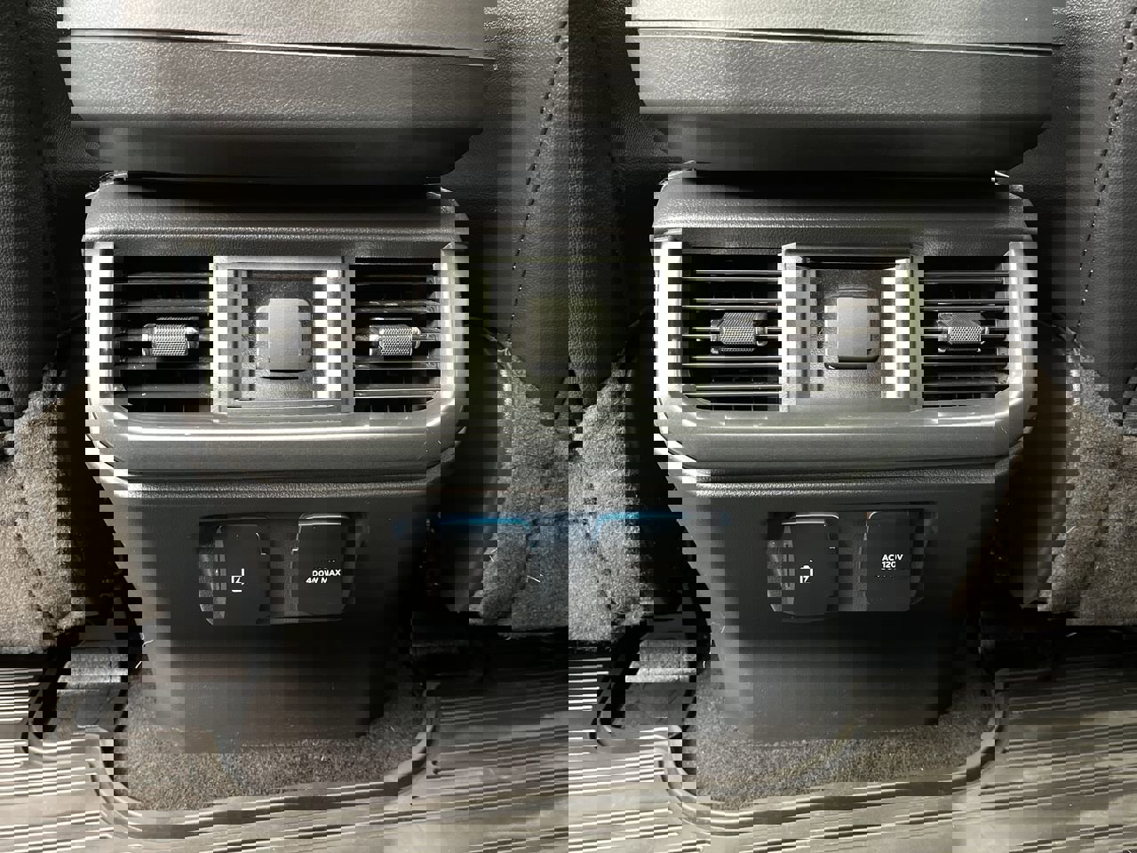 Used 2023 Ford F150 Lariat w/ Max Trailer Tow Package image 17