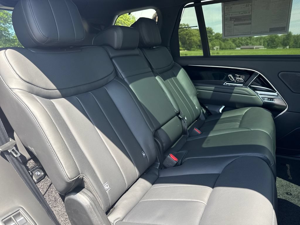 New 2026 Land Rover Range Rover Long Wheelbase SE AWD/4WD image 18