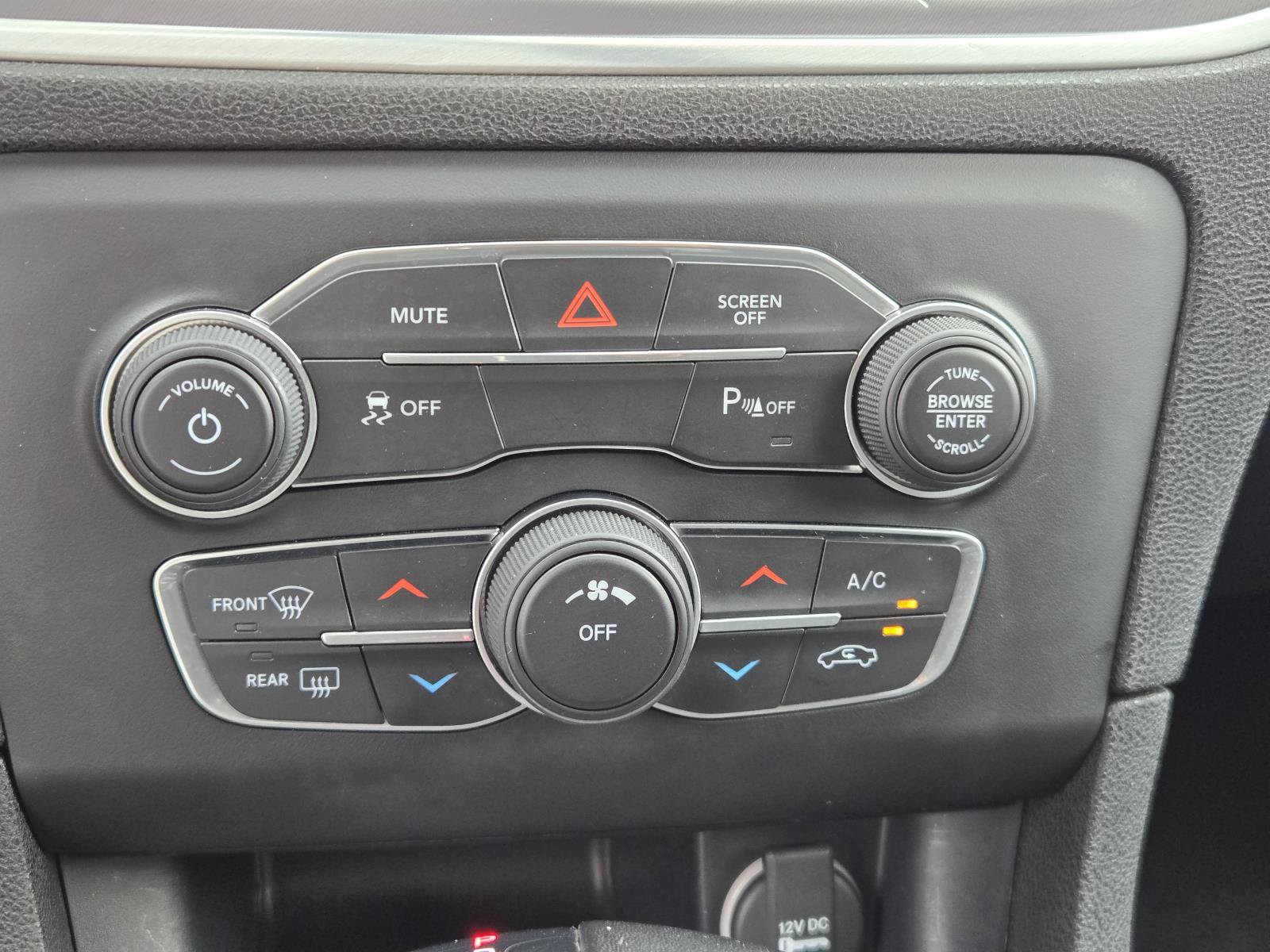 Used 2020 Dodge Charger SXT RWD image 12