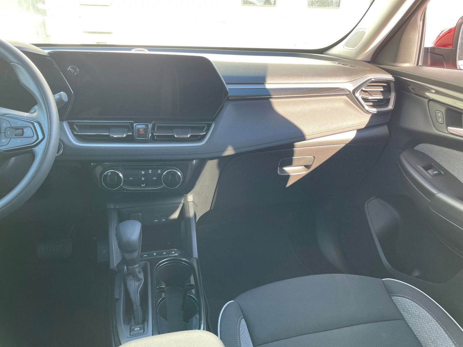 Used 2025 Chevrolet TrailBlazer LT image 33