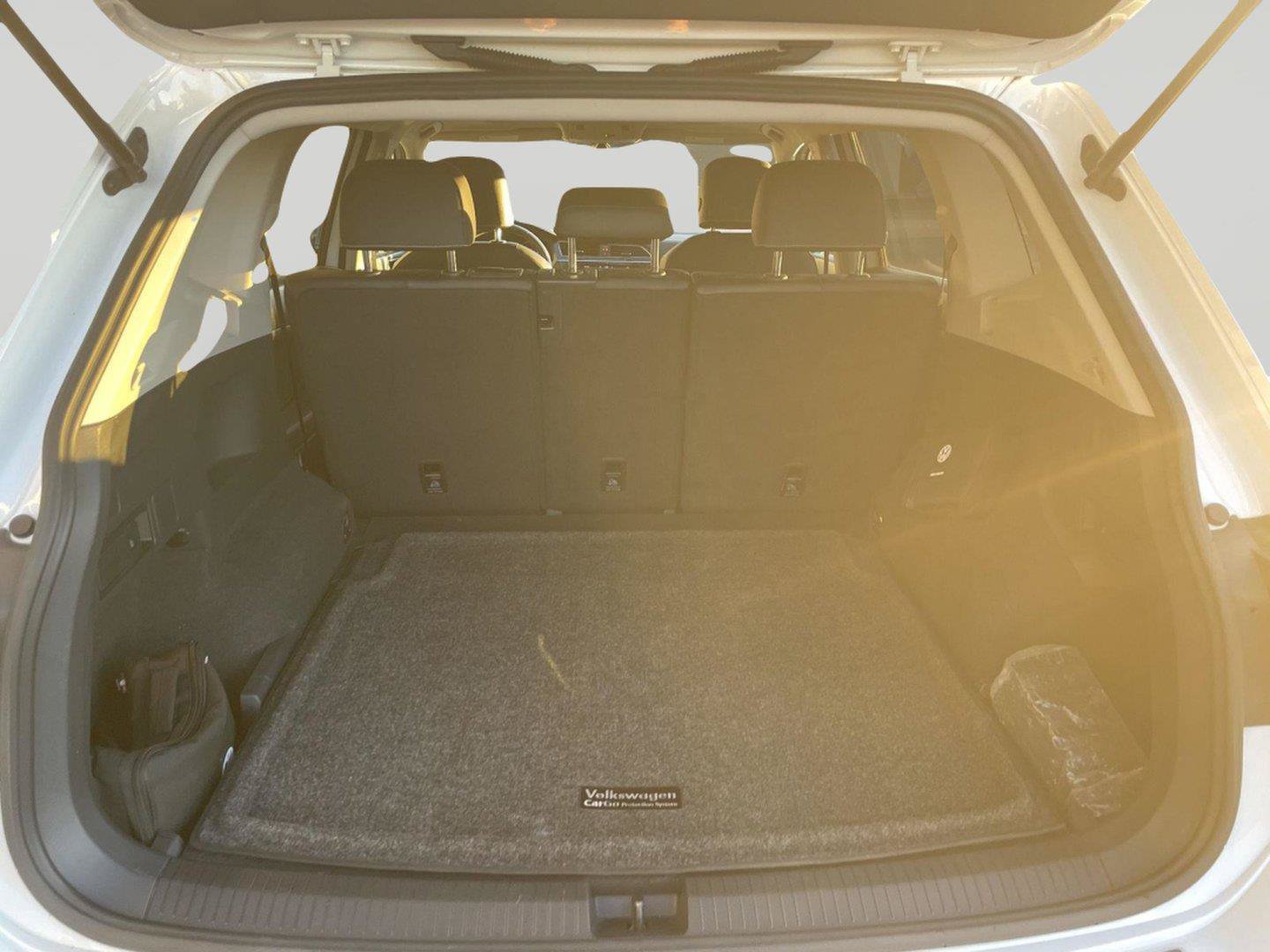 Used 2021 Volkswagen Tiguan SE w/ Panoramic Sunroof Package AWD/4WD image 10