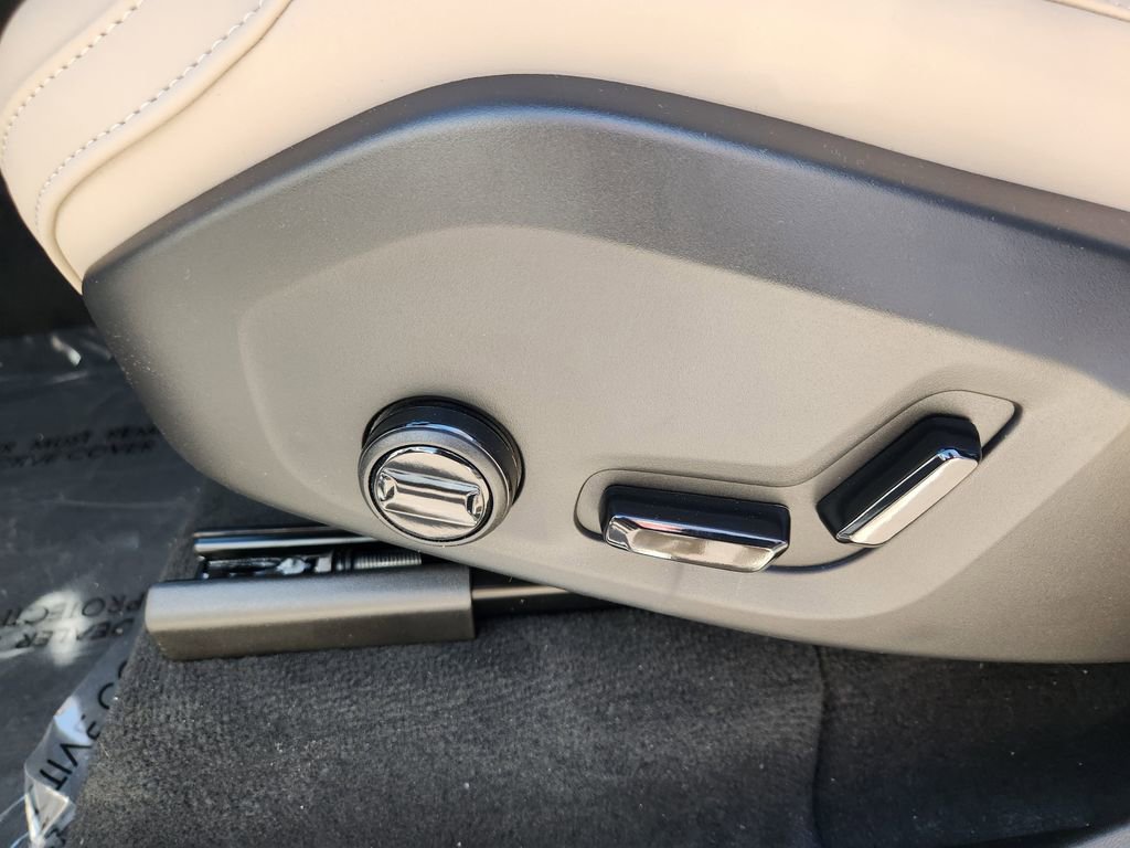 New 2026 Volvo XC90 T8 Plus w/ Protection Package Premier image 15