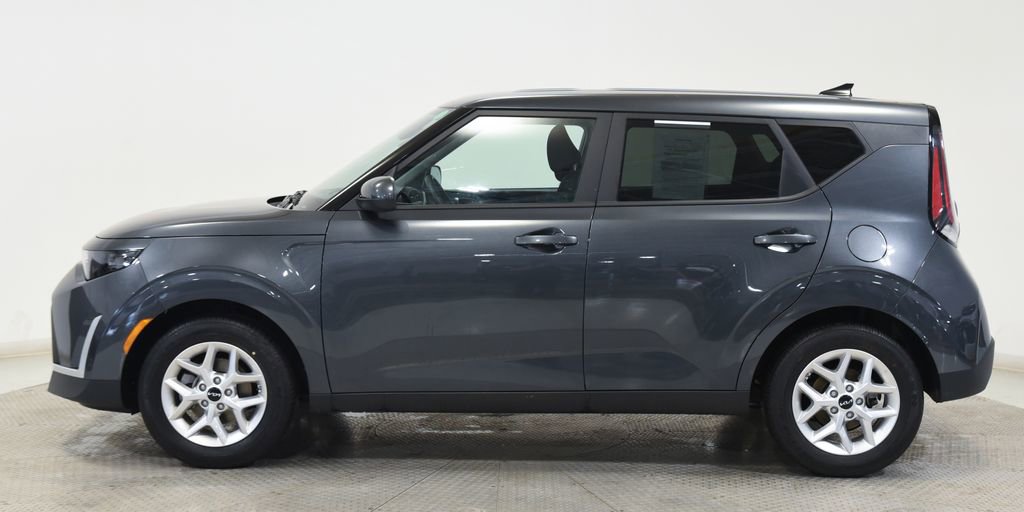 Used 2025 Kia Soul LX w/ LX Technology Package FWD image 11