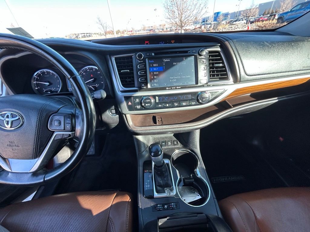 Used 2017 Toyota Highlander Limited image 27
