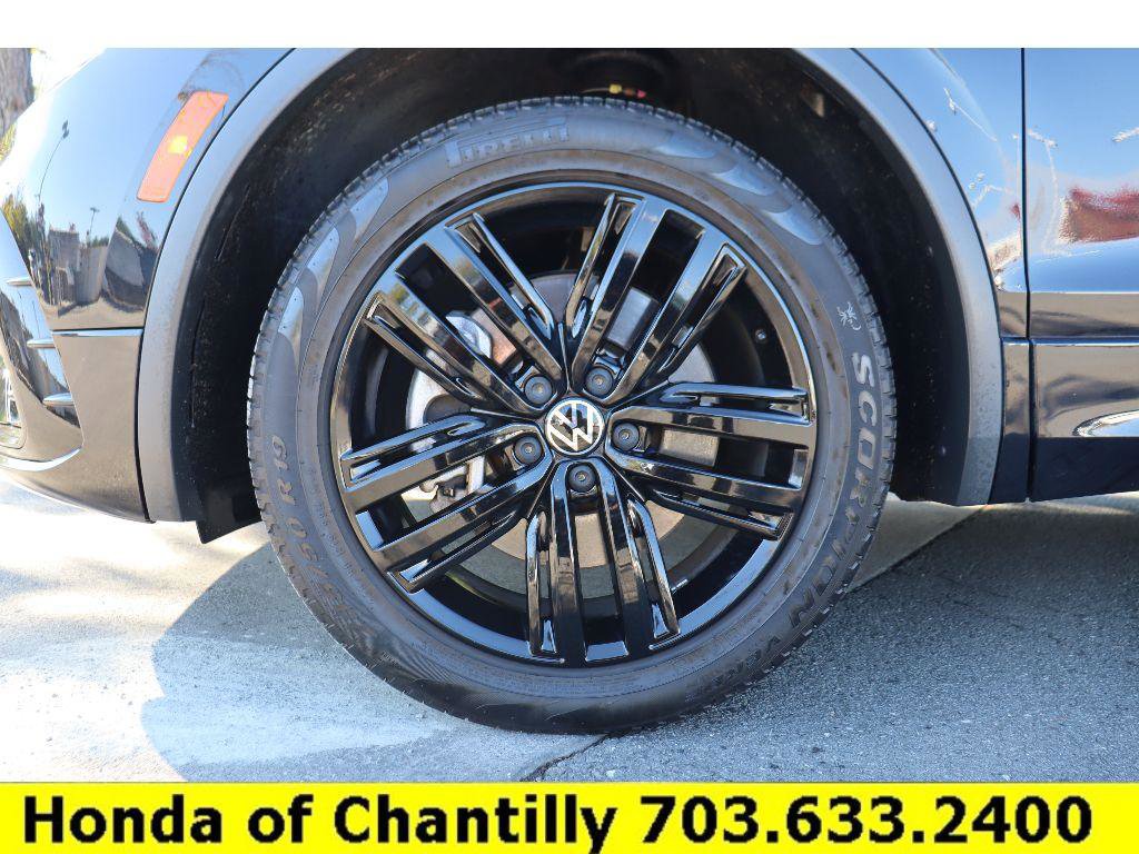 Used 2022 Volkswagen Tiguan SE R-Line image 30