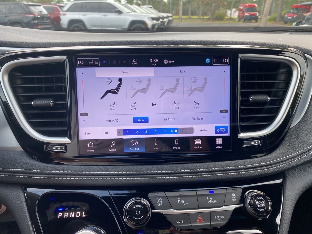 New 2026 Chrysler Pacifica Limited w/ S Appearance Package image 32