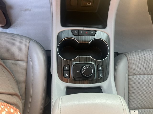 Used 2021 GMC Acadia SLT FWD image 21