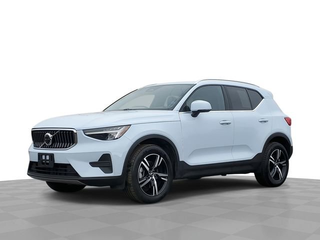 Used 2025 Volvo XC40 B5 Core image 1