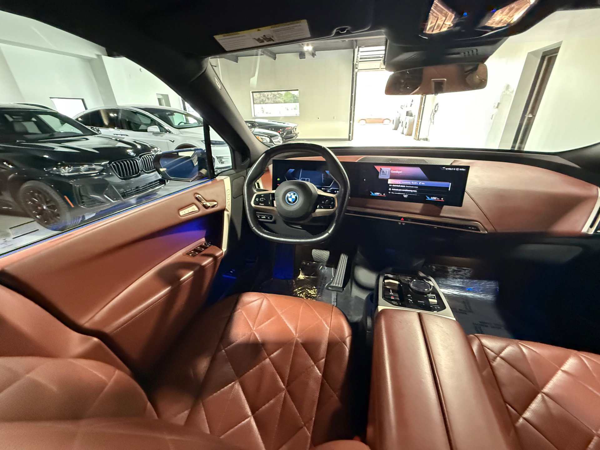 Used 2023 BMW iX xDrive50 w/ Sport Package AWD/4WD image 31