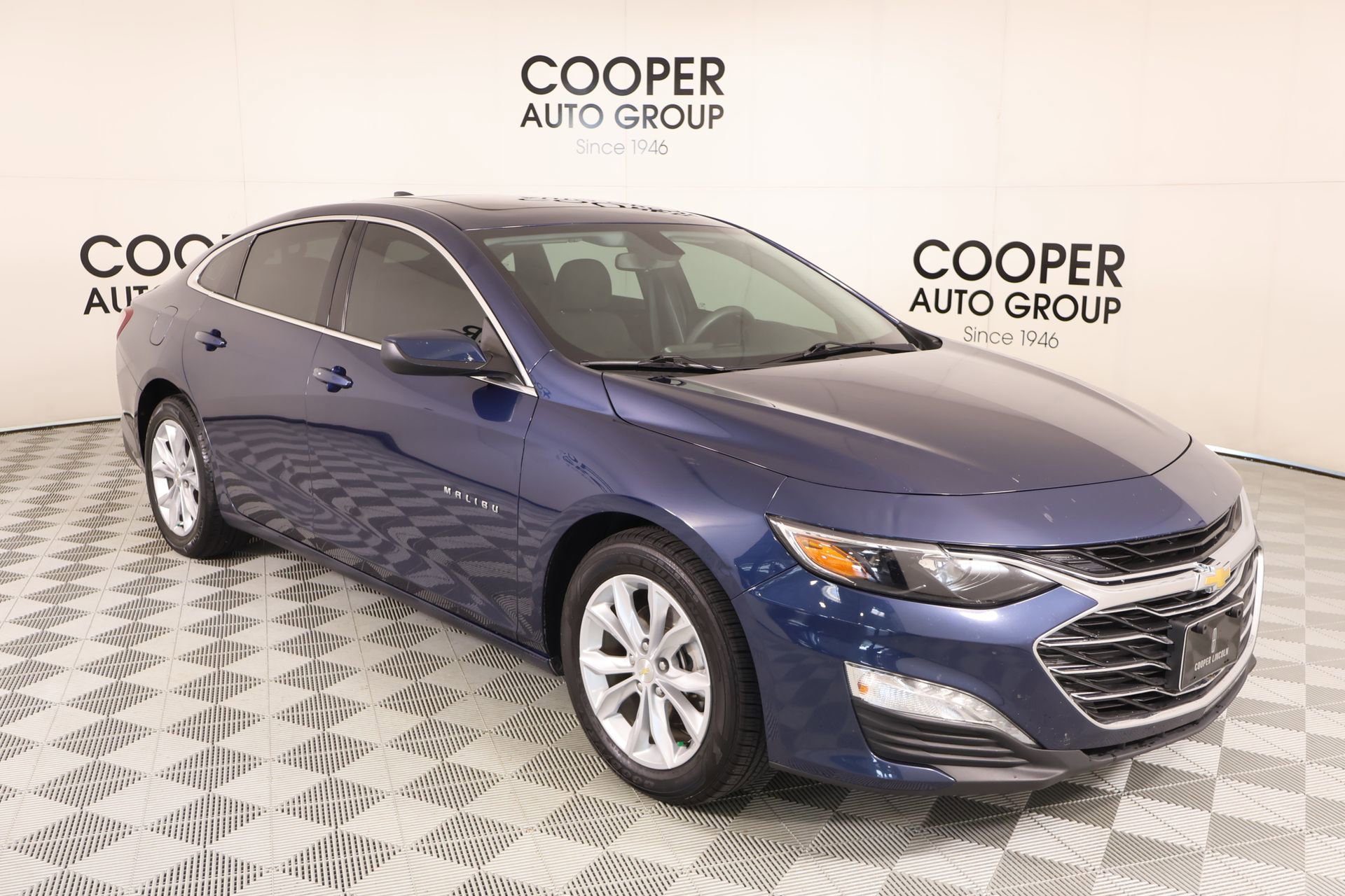 Used 2021 Chevrolet Malibu LT FWD image 1