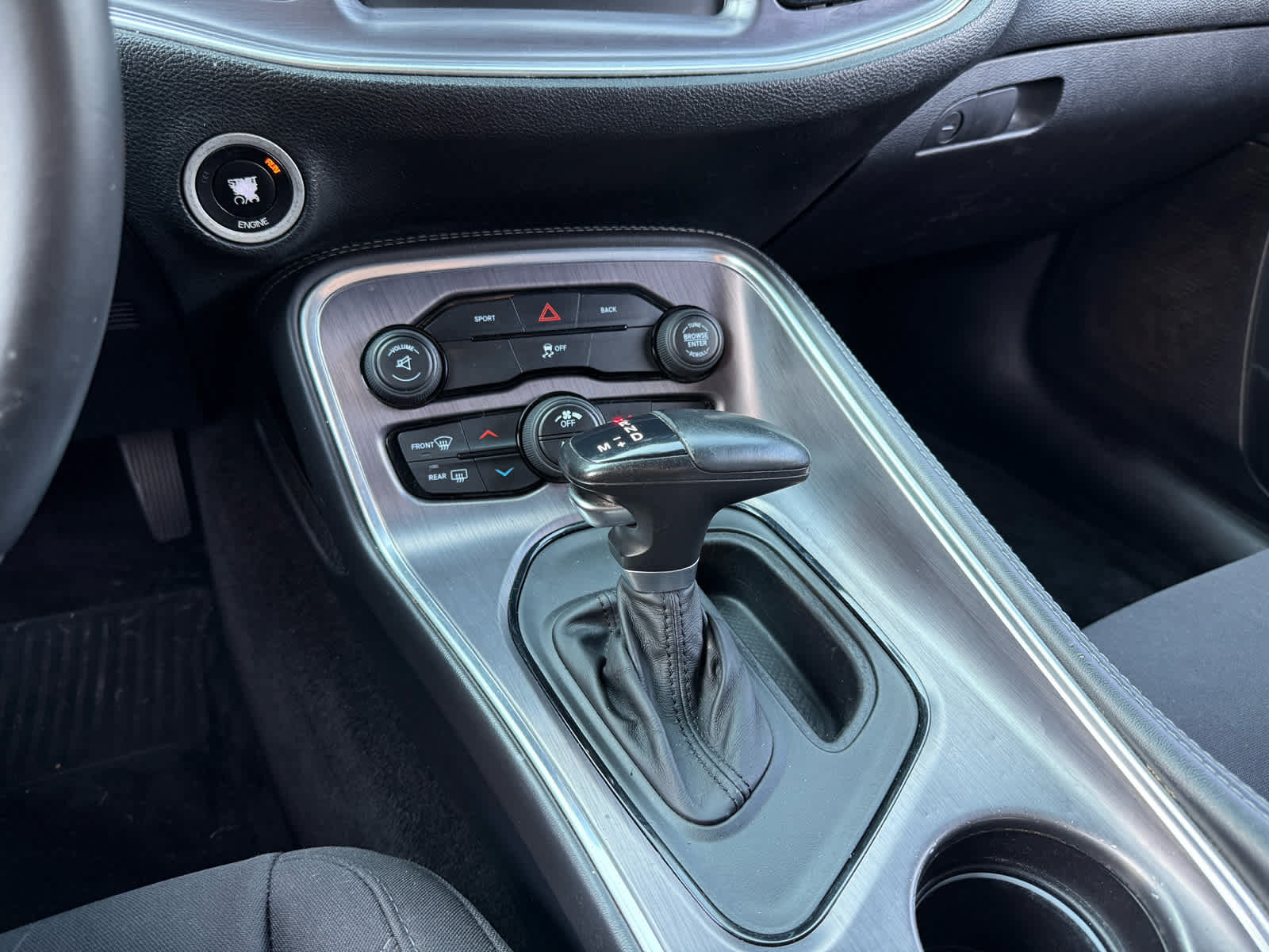 Used 2015 Dodge Challenger SXT RWD image 19