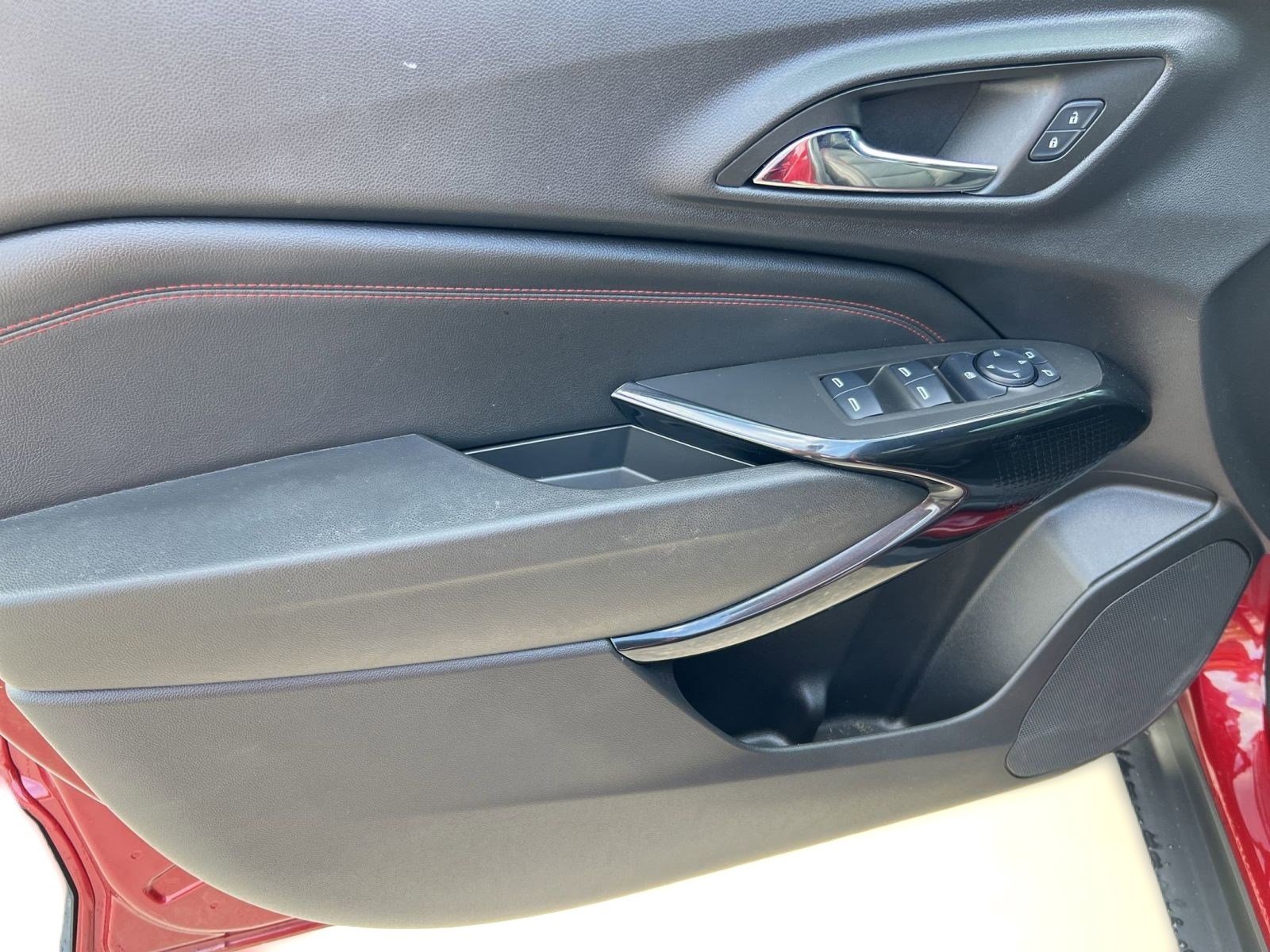 Used 2025 Chevrolet Trax RS w/ Sunroof Package image 12