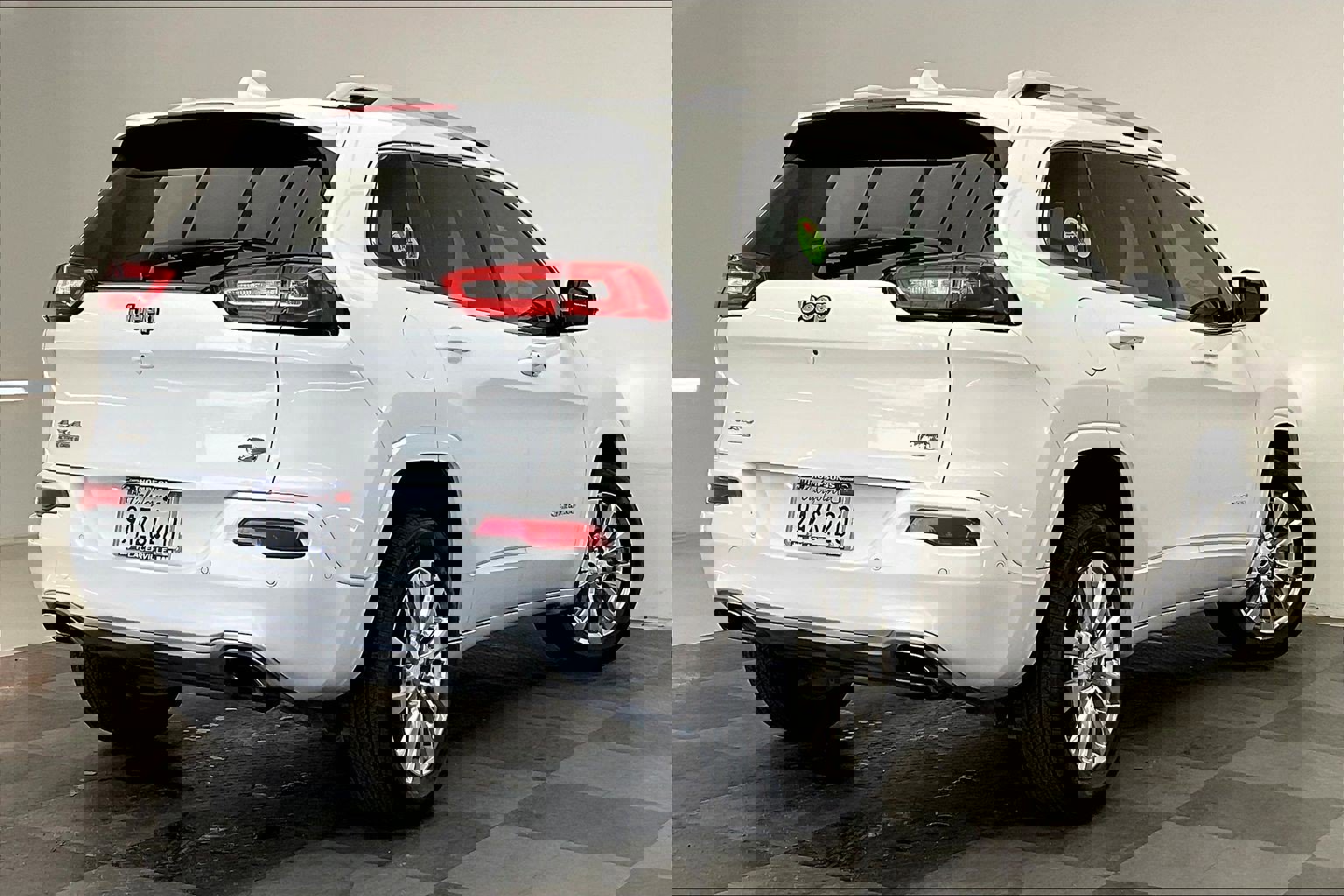 Used 2017 Jeep Cherokee Overland w/ Technology Group image 13