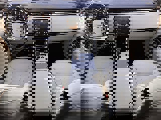 Used 2025 Land Rover Range Rover Long Wheelbase Autobiography image 11