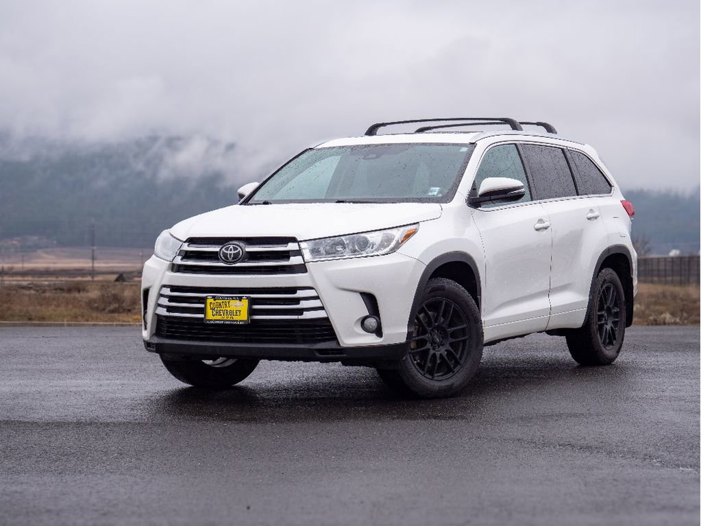 Used 2017 Toyota Highlander XLE image 3