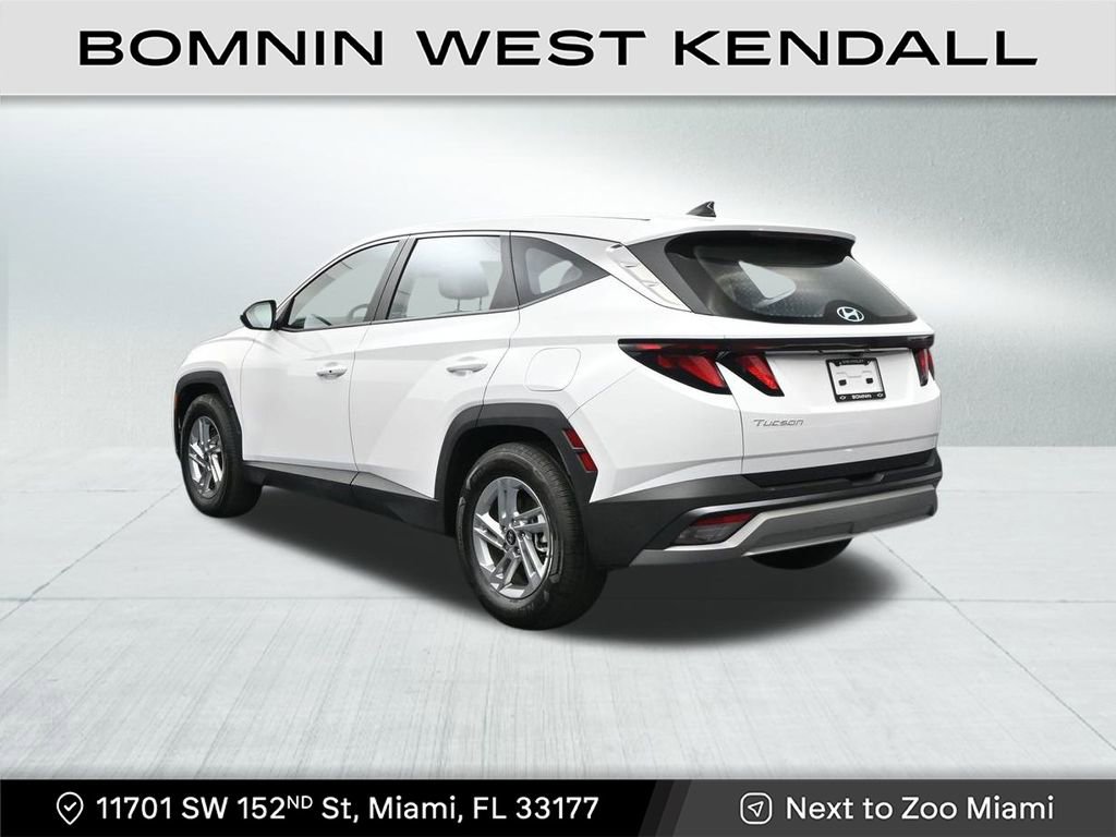 Used 2025 Hyundai Tucson SE image 3