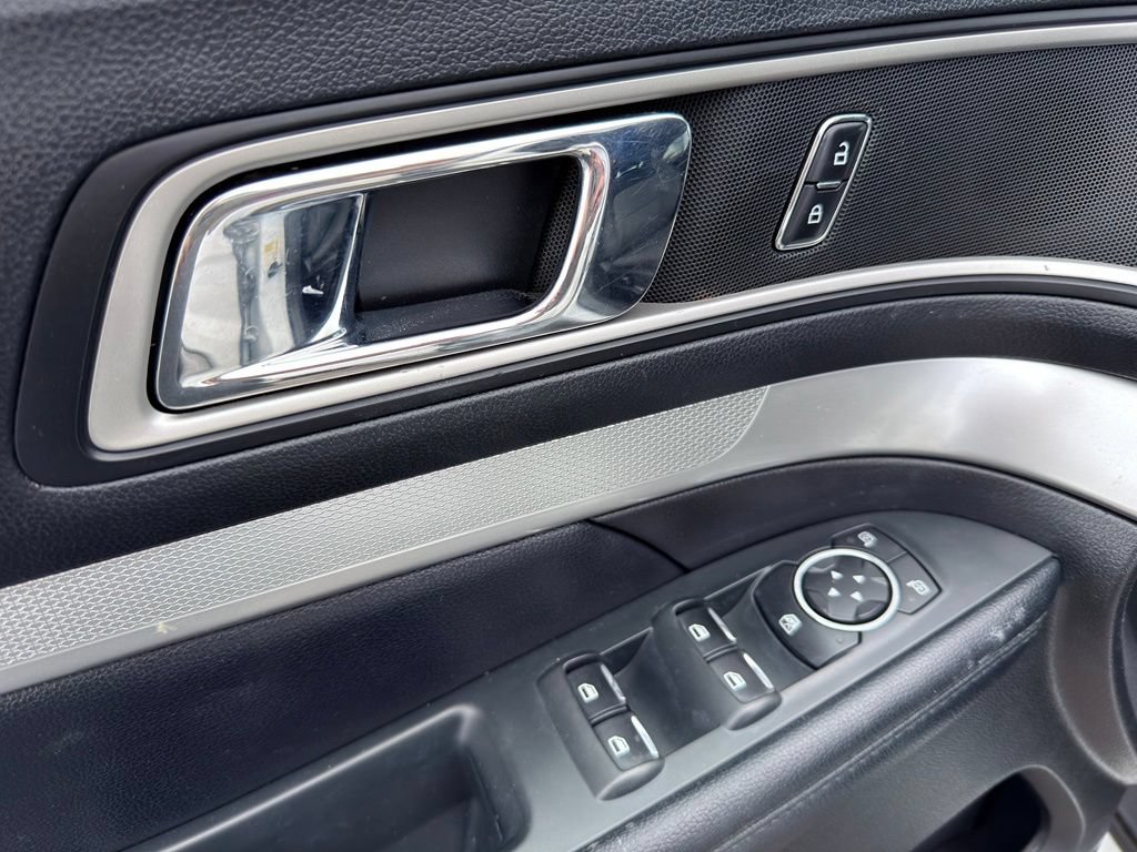 Used 2017 Ford Explorer XLT FWD image 24