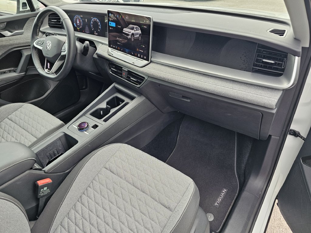 Used 2025 Volkswagen Tiguan S FWD image 10